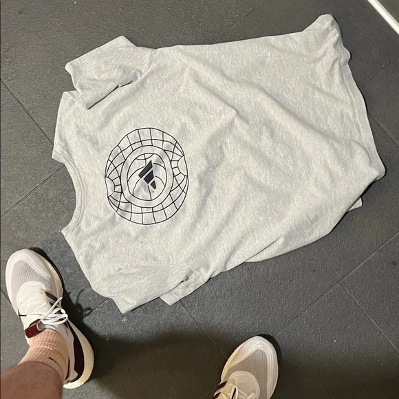 Adidas Gray T-Shirt - Picture 4 of 11